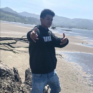 Meet your Posher, Ezequiel